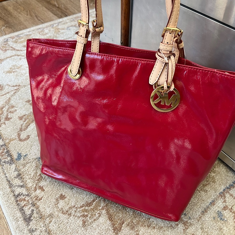 Brand new Michael Kors burn red bag !!!